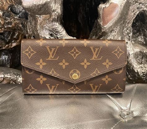 louis vuitton sarah wallet reverse monogram